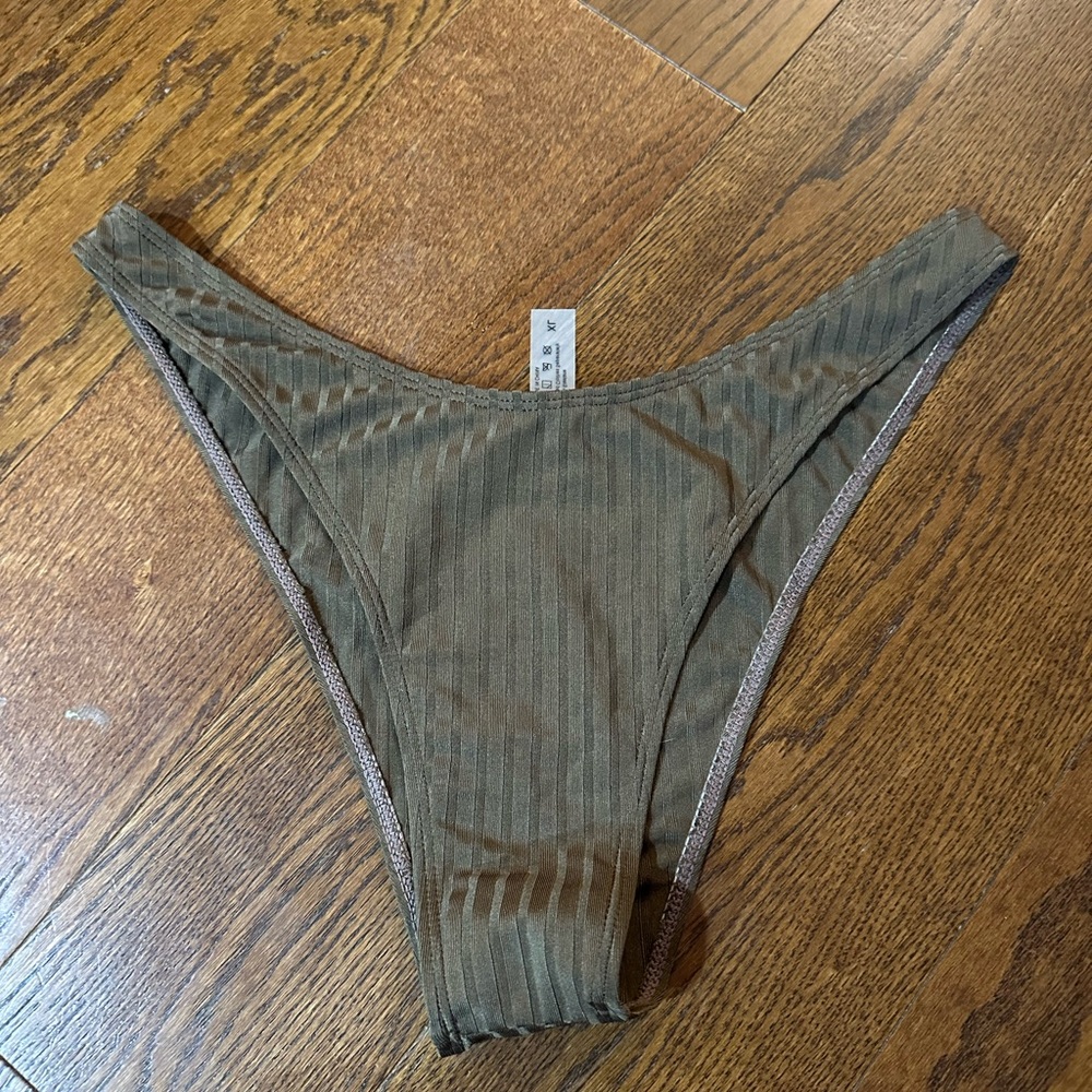 XL brown bikini bottoms never worn.